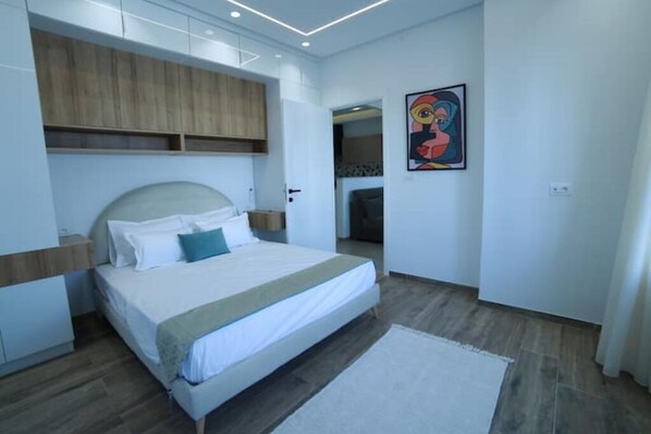 2 bedrooms, iron/ironing board, free WiFi, bed sheets