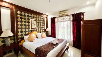 Quarto casal ou duplo, vista para o jardim | Escrivaninha, espaço de trabalho para notebook, Wi-Fi de cortesia