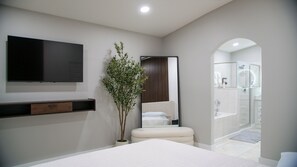3 slaapkamers, een strijkplank/strijkijzer, gratis wifi, beddengoed