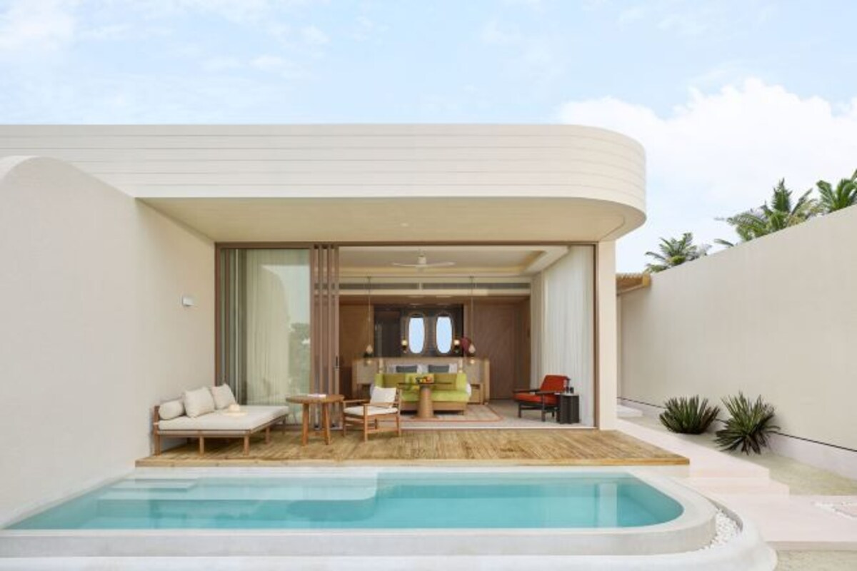 One-Bedroom Sunrise Beach Pool Villa King