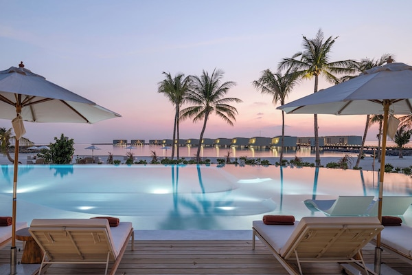 2 outdoor pools