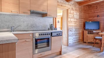 冷蔵庫、オーブン、コンロ、食器洗い機