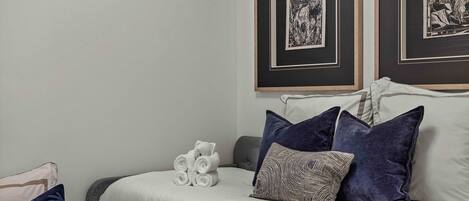 3 habitaciones, tabla de planchar con plancha, cuna de viaje y wifi