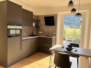 Réfrigérateur, four, plaque de cuisson, lave-vaisselle