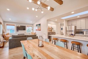 Interior - Alpine Haven - Where Modern Flair Meets Mtn Magic! (Leavenworth)