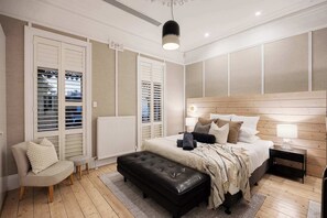 4 bedrooms, desk, iron/ironing board, WiFi