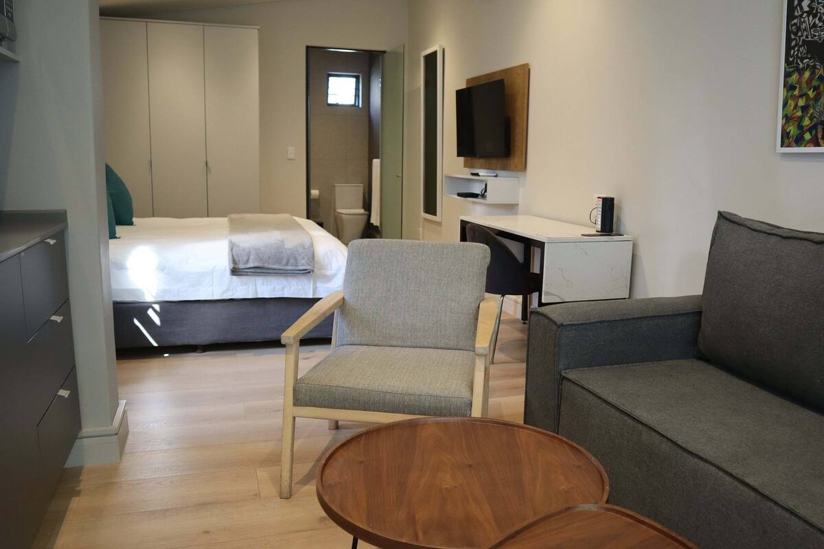 Deluxe Room | In-room safe, desk, laptop workspace, free WiFi