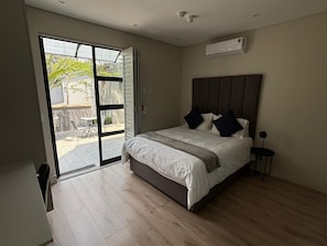 In-room safe, desk, laptop workspace, free WiFi