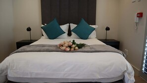 Comfort Room | In-room safe, desk, laptop workspace, free WiFi