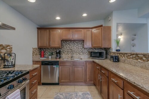 The NE Heights Abode - 4 bedroom