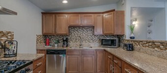 The NE Heights Abode - 4 bedroom