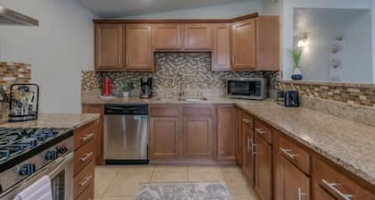 The NE Heights Abode - 4 bedroom