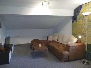 Living area - Vacation apartment in Haus Wagner with 2 separate bedrooms, 74 m², 2nd floor, access to the terrace (Prien am Chiemsee)