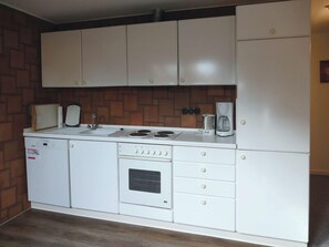 Private kitchen - Vacation apartment in Haus Wagner with 2 separate bedrooms, 74 m², 2nd floor, access to the terrace (Prien am Chiemsee)