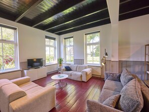 TV - Cosy farmhouse near Giethoorn (Nijeveen)