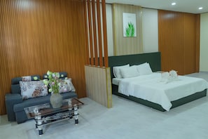 Classic Single Room, Garden View | Desk, laptop workspace, blackout drapes, soundproofing