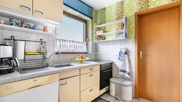 Kühlschrank, Mikrowelle, Ofen, Geschirrspüler