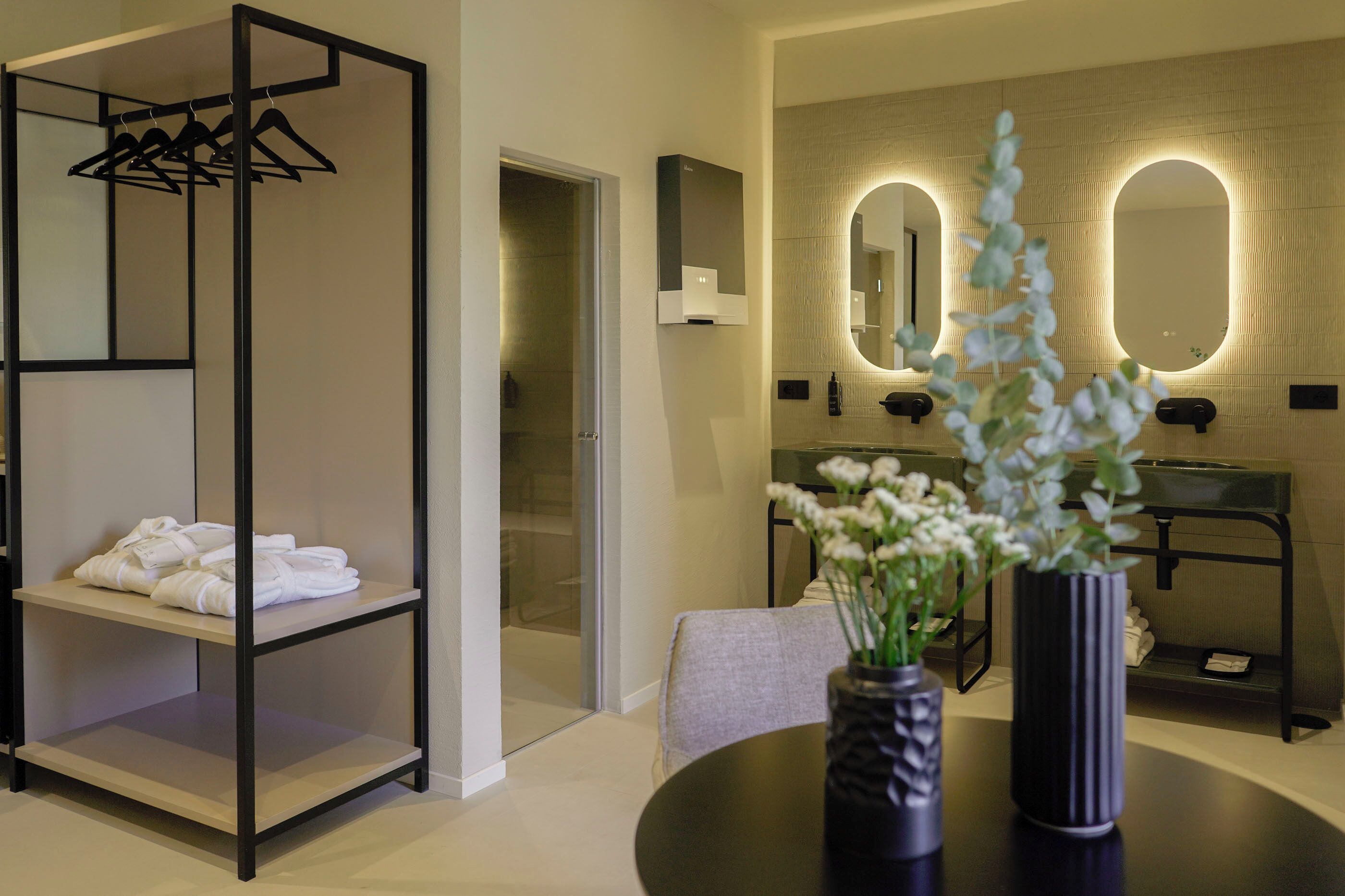 Superior Studio Suite | Bathroom | Hair dryer, towels, soap, shampoo