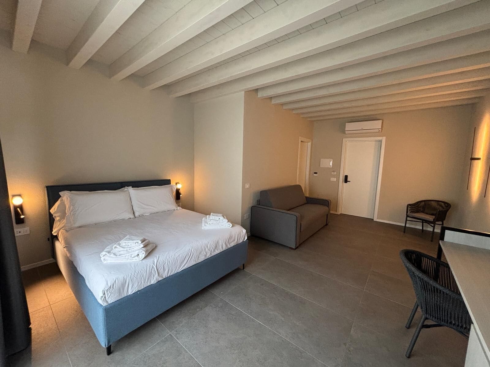 Chambre Quadruple Deluxe | Minibar, rideaux occultants, Wi-Fi gratuit