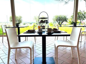 Daily local cuisine breakfast (EUR 7 per person) - Terra di Vento (Montecorvino Pugliano)