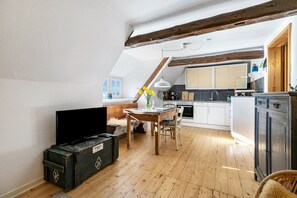 Frigorifero, forno, piano cottura, macchina per tè/caffè