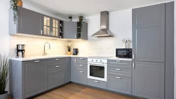 Refrigerador, microondas, horno, placa de cocina