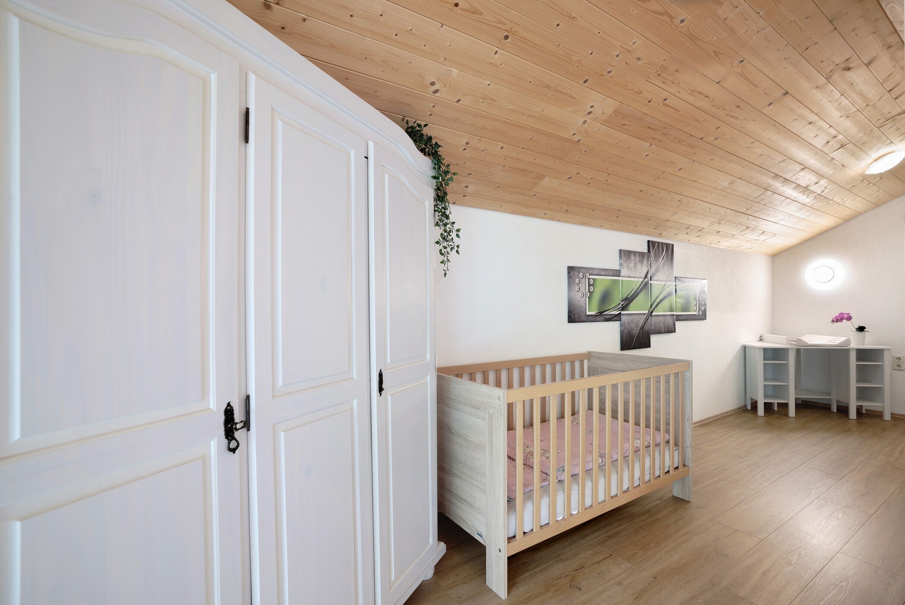 2 bedrooms, WiFi (free), bed sheets