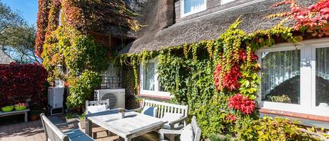 تناول الطعام بالخارج