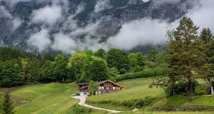 Holiday flat ‘Haus Semleiten’ with mountain view, shared garden and Wi-Fi