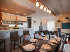 Casa (Five-Bedroom Home) | Interni