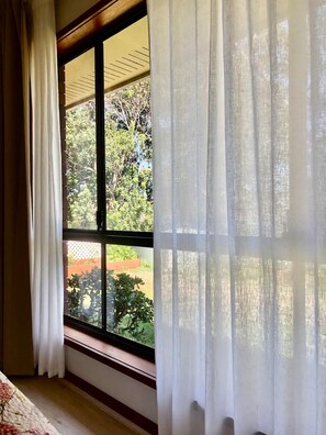 Interior - Cozy Golf Course Retreat in tranquil Tamborine Mountain with WiFi, AC (Tamborine Mountain)