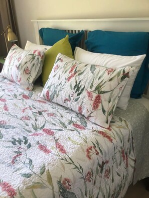 1 bedroom, desk, iron/ironing board, WiFi - Cozy Golf Course Retreat in tranquil Tamborine Mountain with WiFi, AC (Tamborine Mountain)