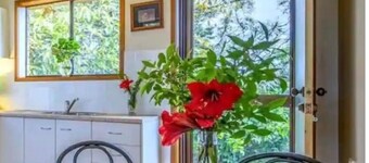 Cozy Golf Course Retreat in tranquil Tamborine Mountain with WiFi, AC