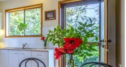 Cozy Golf Course Retreat in tranquil Tamborine Mountain with WiFi, AC
