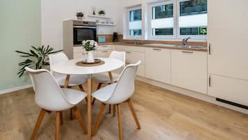 Kühlschrank, Ofen, Herdplatte, Geschirrspüler