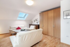 TV, lettore DVD, impianto stereo