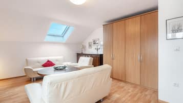 Fernseher, DVD-Player, Stereoanlage