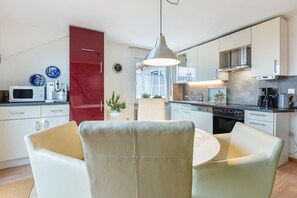 Fridge, microwave, oven, stovetop - Apartment '9' with Private Terrace, Private Garden and Wi-Fi (Bad Bellingen)