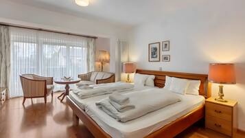 6 bedrooms, iron/ironing board, free WiFi, bed sheets