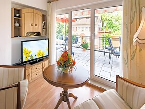 Fernseher, DVD-Player, Stereoanlage
