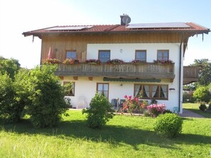 Exterior - Apartment for 2 pers. with sep. Sleeping area, balcony, 45sqm, 4 stars (Prien am Chiemsee)