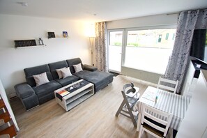 Living area - Bright, modern vacation apartment in Norddeich (Norden)