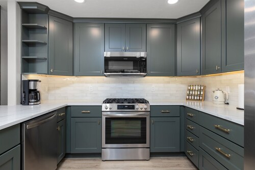 Newly Remodeled Red Maple Tree Cottage with Air Conditioning!