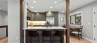 Newly Remodeled Red Maple Tree Cottage with Air Conditioning!