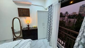 1 slaapkamer, een strijkplank/strijkijzer, wifi, beddengoed