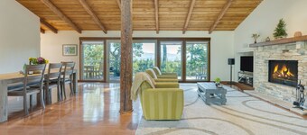 Serene Crest by AvantStay | A+ Design Near Beaches