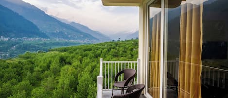 Luxury Room | Balcony