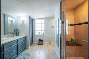 Hair dryer, towels - Seawall Sunrise: Steps to Beach, Dining, and Fun! (Galveston)