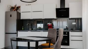 Apartment (Two Bedroom Apartment with Terrace) | Private kitchen