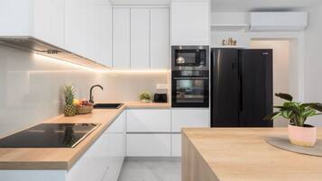 Căn hộ (Four Bedroom Apartment with Terrace) | Bếp riêng | Tủ lạnh